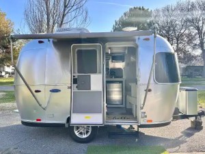 Wander Stream – 2018 Airstream Sport travel trailer rental, 16 feet, sleeps 4, luxury RV for couples, available in Las Vegas